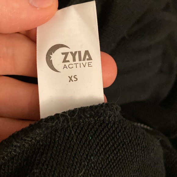 Black Zyia Zip Up - Picture 3 of 3
